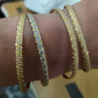 دو عدد النگو یکی سفید یکی طلایی