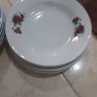 مقداری ظرف به فروش می رسد