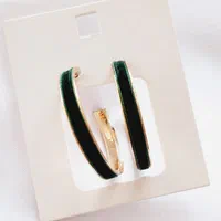 گوشواره نیم حلقه‌ای مخملی سبز، لمسی از طبیعت|بدلیجات|بندرعباس, |دیوار