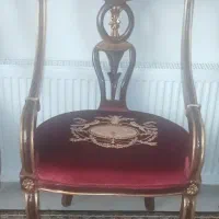 دو عدد صندلی