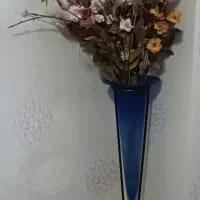 گلدان به همراه گل های مصنوعی
