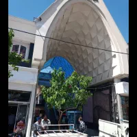 مغازه تجاری در پایین خیابان نزدیک حرم