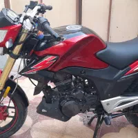 یک عدد موتور سیکلت نامی ۲۰۰