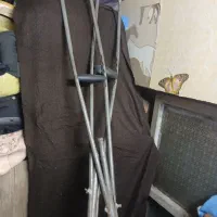 عصای زیر بغلی آلومینیوم بدون خط و خش.محکم و مقاوم.