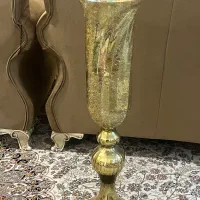 گلدان کنار سالنی