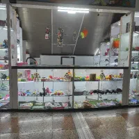فروشنده غرفه اسباب‌بازی