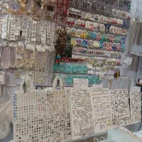 فروشنده خانم پاساژ دلگشا ( دنیای پرسینگ اکسسوری)