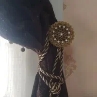 یک جفت والان پرده قهوه ای تیره
