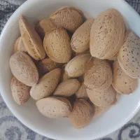 بادام شیرین