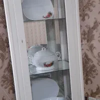 بوفه سفید با ظروف داخلش