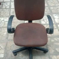 صندلی گردان ومیز تحریر