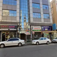 مغازه خیابان پرتردد