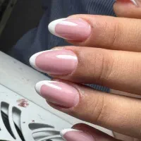 آموزش کاشت ناخن