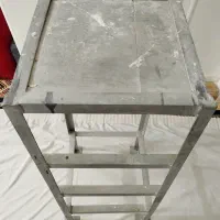 چهارپایه فلزی