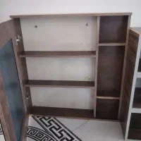 ایینه|آینه|صحنه, |دیوار