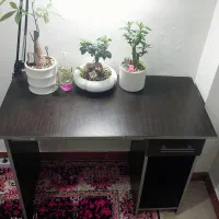 میز کامپیوتر و کتابخانه