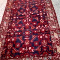 یکعدد فرش دستباف تمیز وزیبا