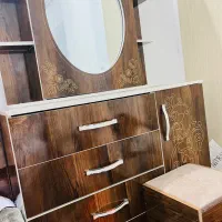 میز آرایشی همراه با صندلی