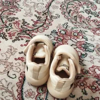یه جفت کتونی نونوفقط درحدیه ساعت