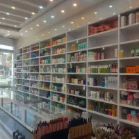 فروش فوری لوازم آرایشی با دکوراسیون