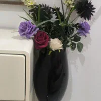 گلدان با گل