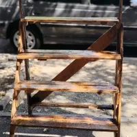 استند چوبی و جای گل