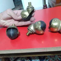 پایه چرخ دار