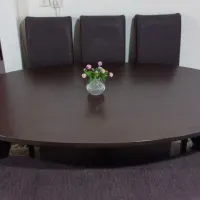 میز و صندلی غذاخوری با روکش چرم