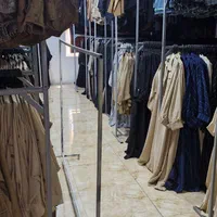 یک خانم حسابداری و فروشندگی حضوری (بازار)