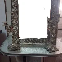 آیینه و شمعدان با میز