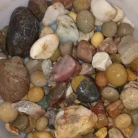 سنگهای گوناگون خام|کلکسیون اشیاء عتیقه|بندر ماهشهر, |دیوار