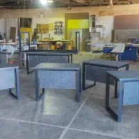 تولید انواع میزها فلزی مدرن مثلثی کدSq359758/صندلی