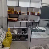 پیشخوان و قفسه تمیز و سالم