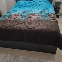 تخت دونفره ۱/۶۰ همراه تشک و پاتختی و ایینه