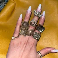 تعدادی انگشتر ژوپینگ  توو بار رنگشون کم شده