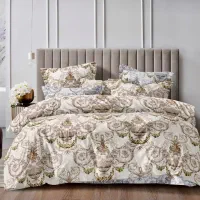 خانم جهت بسته بندی در محیطی کاملا زنانه