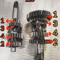 کار در تعمیرگاه موتورسیکلت