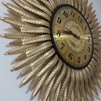 ساعت طلایی طرح خورشیدی