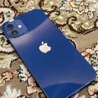 گوشی آیفون ۱۲ بسیار تمیز