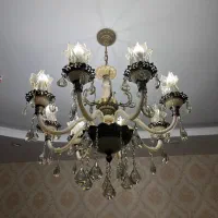 لوستر ۸ شعله شیشه‌ای برنجی شیک و چشمگیر