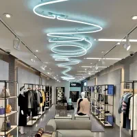 دکور فروشگاه بزرگ پوشاک