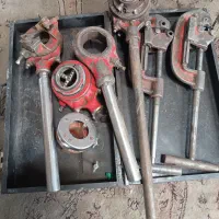 چند عدد حدیده و لوله بر