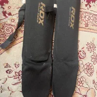 زانو بند و دستکش بوکس