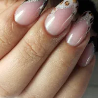 کاشت ناخن ۲۵۰