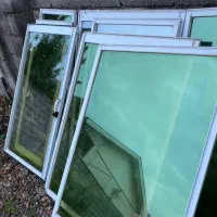 هشت عدد پنجره بدون چهارچوب باشیشه هشت میلیون