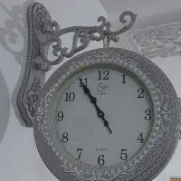 ساعت دیواری دو طرفه