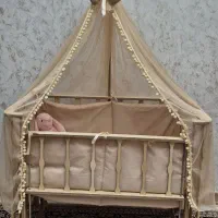 گهواره و تخت کنار مادر نو نو