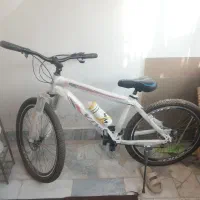 دوچرخه ۲۶ سفید رنگ صحیح و سالم