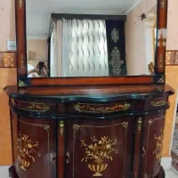 آینه و کنسول و ویترین و ساعت ایستاده