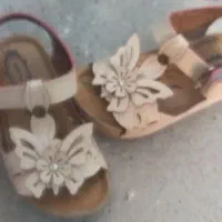 این یه جفت دمپایی خونه ما جامانده|اشیا|خوی, |دیوار